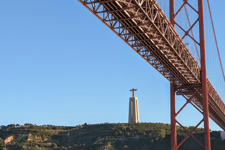 Lisbon: 2 hr boat tour. Shared experience. Day-Sunset-Night Lisbon: Boat tour. Shared sailing experience. Night Tour.