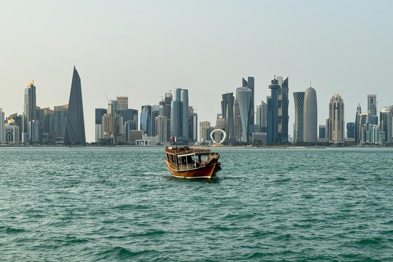 Atracción de la ciudad de Doha y paseo en barco dhow (Visita panorámica de Doha)Visita en grupo