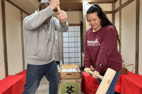 Osaka : Expérience de pilage traditionnel de Mochi avec dégustation