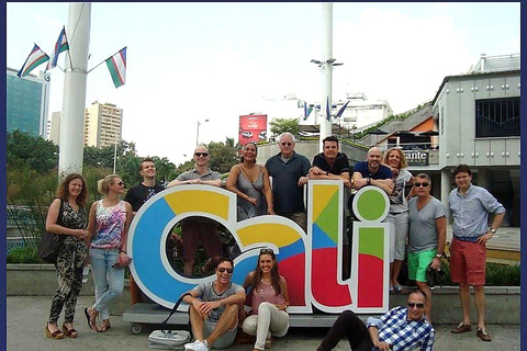 Cali: Cultural Walking Tour with Museum & Local Snack