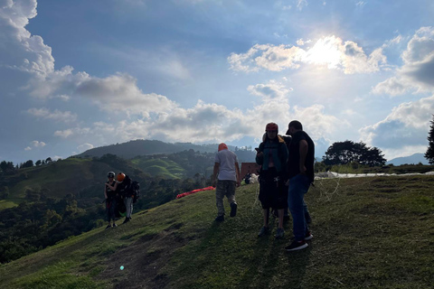 MEDELLÍN: GUATAPÉ, EL PEÑOL + PARAGLIDING!