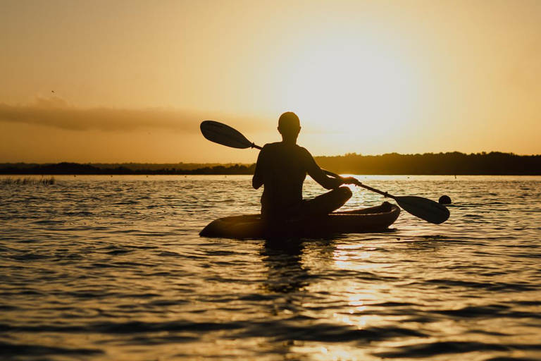 Bacalar at Sunrise: Kayak Adventure with Breakfast & Photos