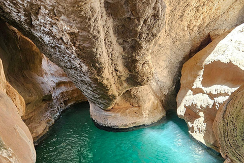 Muscat: Wadi Shab, Fins Beach & Bimmah Sinkhole 4x4 Tour Shared 4x4 Tour