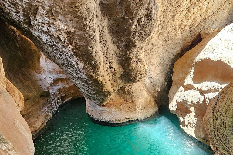 Muscat: Wadi Shab, Fins Beach & Bimmah Sinkhole 4x4 Tour Shared 4x4 Tour