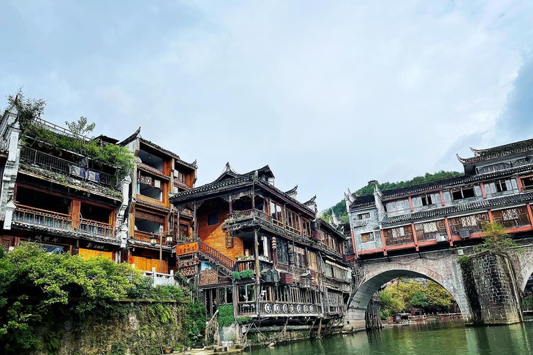 Zhangjiajie: Furong & Fenghuang 2-Day Tour with Boat Ride Small Group (4 people)
