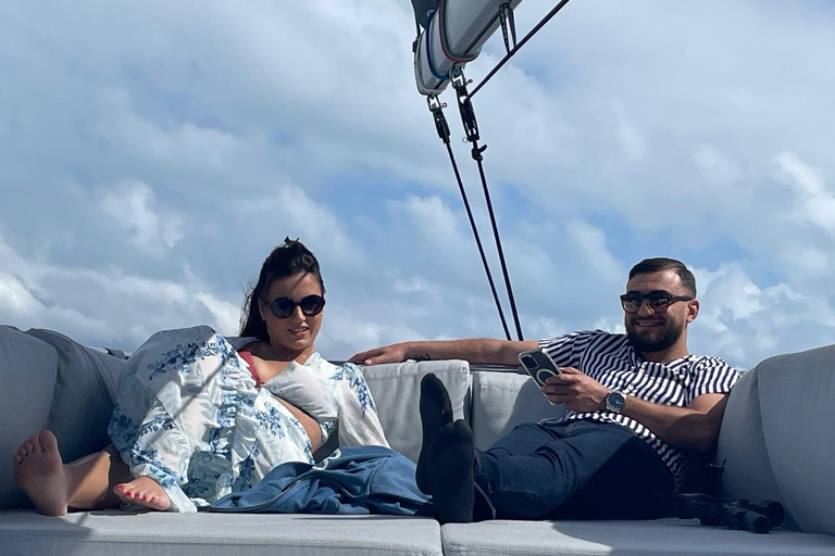 Villeneuve-Loubet: Small group catamaran day cruise Villeneuve-Loubet: Catamaran sunset cruise for small groups