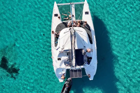 Au départ d'Ornos : Croisière en catamaran Mykonos Delos avec repas et SUP
