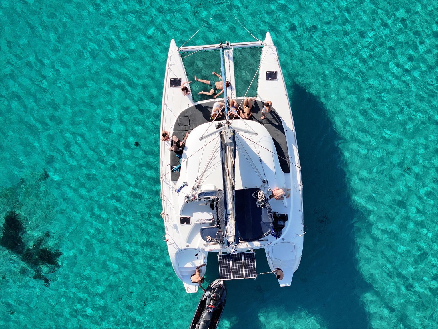 Private Katamaran-Kreuzfahrt Mykonos Delos mit Mahlzeiten & SUP