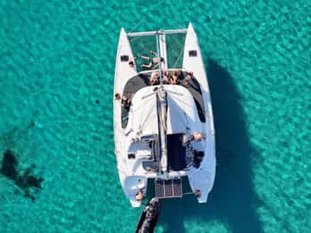 Desde Ornos: Crucero en catamarán Mykonos Delos con comida y SUP