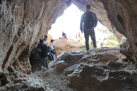 贝尔尼亚山脉环线：穿越 Forat 隧道的导览徒步提供接送服务