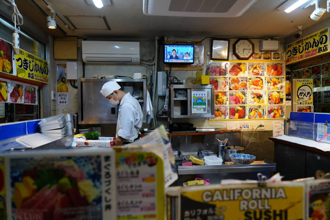 Tokyo: Tsukiji Fish Market Morning Tour with Local