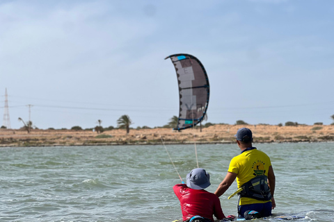 Djerba: 2-timmars kitesurf-provlektion för nybörjareDjerba: 2 timmars provlektion i kitesurfing för nybörjare