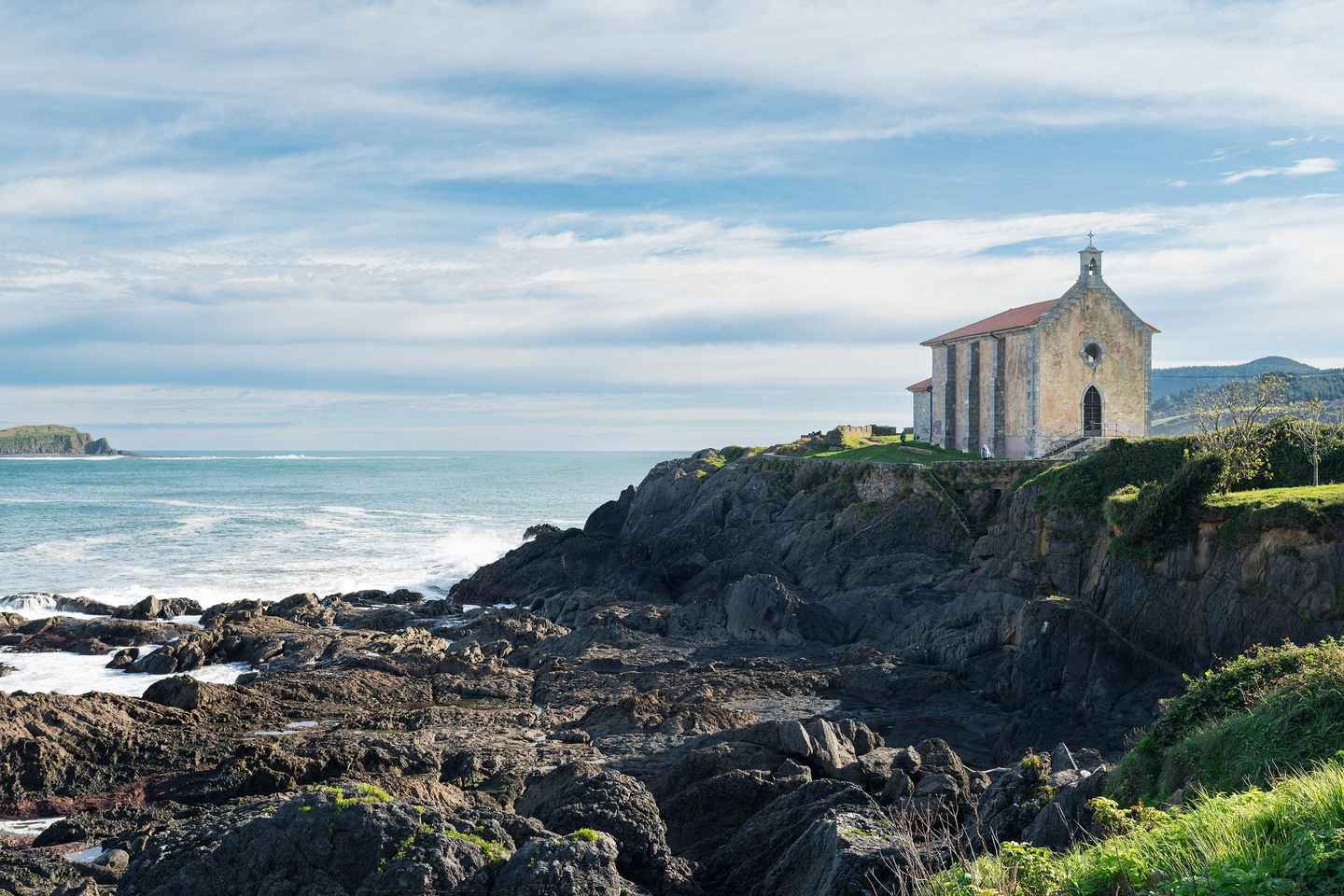Gaztelugatxe, Mundaka and Guernica Tour from Bilbao