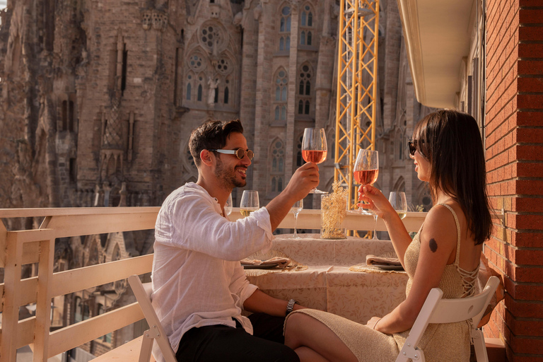 Prywatna degustacja wina z widokiem na Sagrada Familia i posiłkiem tapas