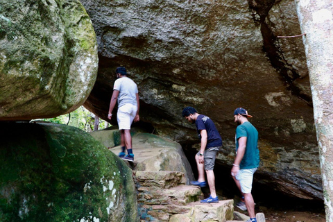 From Negombo: Maligathenna & Pilikuttuwa Temple Hike