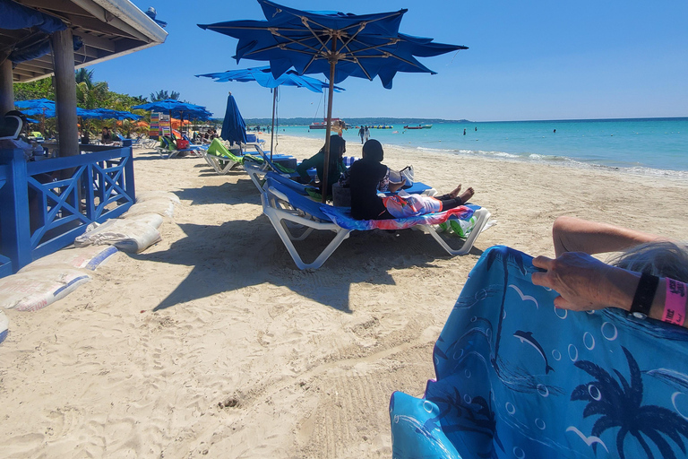 Negril: Private 7 Miles Beach & Rick’s Cafe Tour