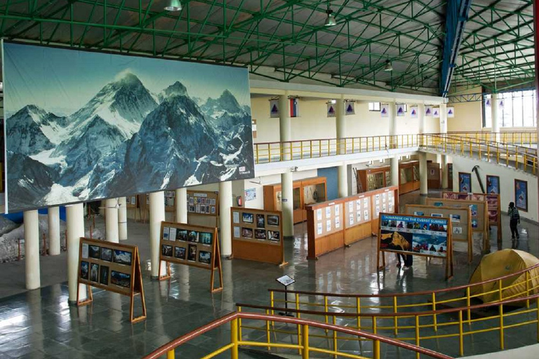 Découvrez la vallée de Pokhara : Circuit des grottes, musées et temples