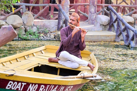 Jaipur: Chokhi Dhani Dorf-Tour mit Abendessen im Oldtimer