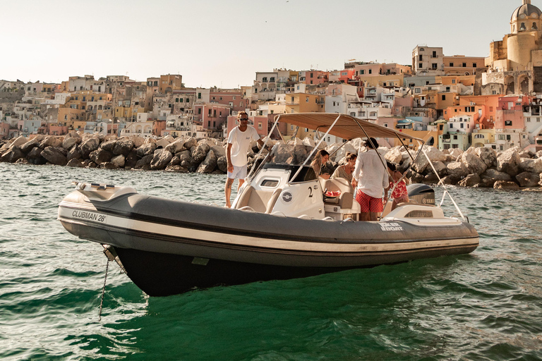 Ischia and Procida: tour in barca giornaliero da Napoli Ischia and Procida: private daily boat tour