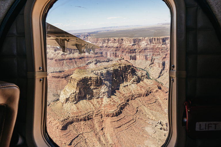Grand Canyon Village: Wycieczka samolotem po południowej krawędzi Wielkiego KanionuLot samolotem nad Wielkim Kanionem i wycieczka Hummerem