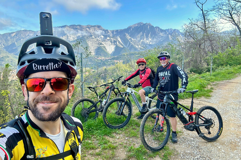 Excursion en E-Bike dans les carrières de marbre de Carrare avec dégustation de saindoux