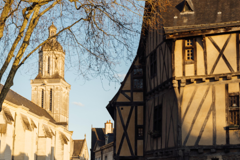 Angers: Fahrt in der Doutre mit einem elektrischen Tuk TukAngers: Fahrt mit einem elektrischen Tuk Tuk durch das Viertel Doutre