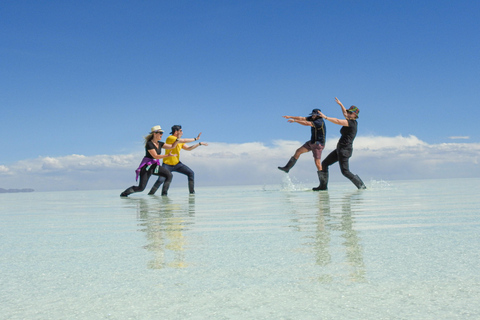 La Paz: 5-Day Uyuni Salt Flats Journey with Return ENGLISH-SPEAKING GUIDE
