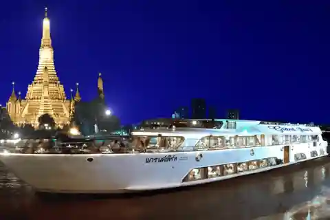 Bangkok: Grand Pearl Dinner Cruise met hotel transfer