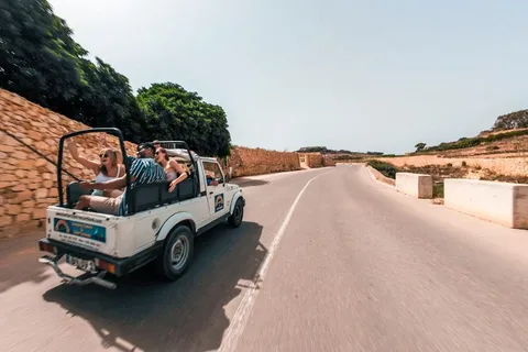 Malta: Tour di un giorno a Gozo in jeep con pranzo e tour in barca