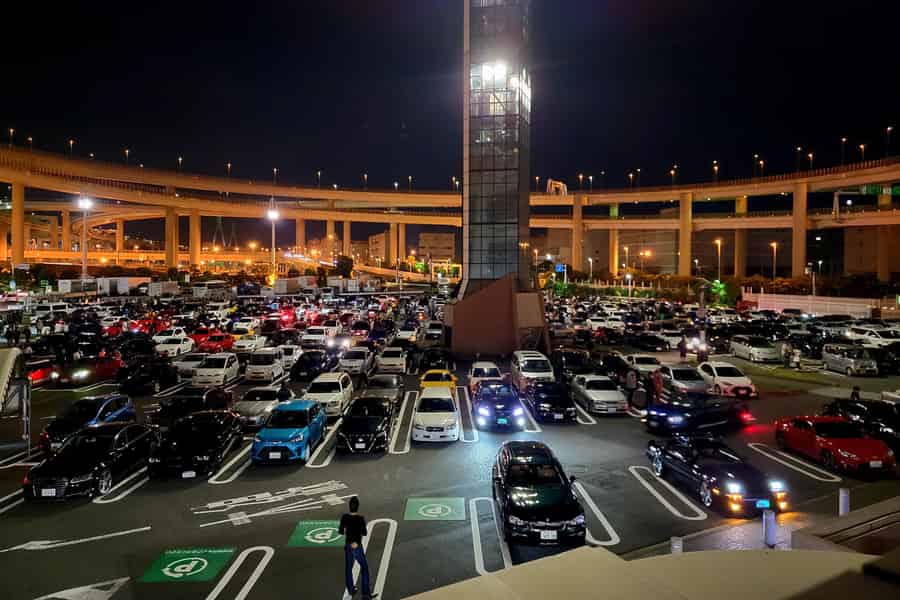 Tokio: Go Daikoku PA Fast and Furious 3 Sportwagen-Treffen. Foto: GetYourGuide