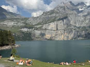 From Zurich: Private Day Trip Hike to Turquoise Oeschinensee