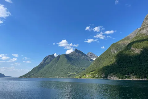 Hjørundfjord Fjord Cruise Ålesund-Øye one way