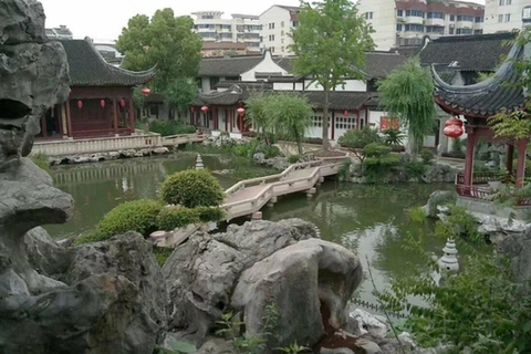 Shanghai: Zhujiajiao Water Town & Yu Garden Day Tour Shared | Cruise Included