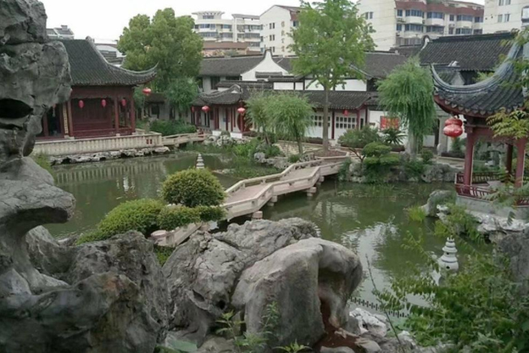 Shanghai: Zhujiajiao Water Town & Yu Garden Day Tour Shared | Cruise Included