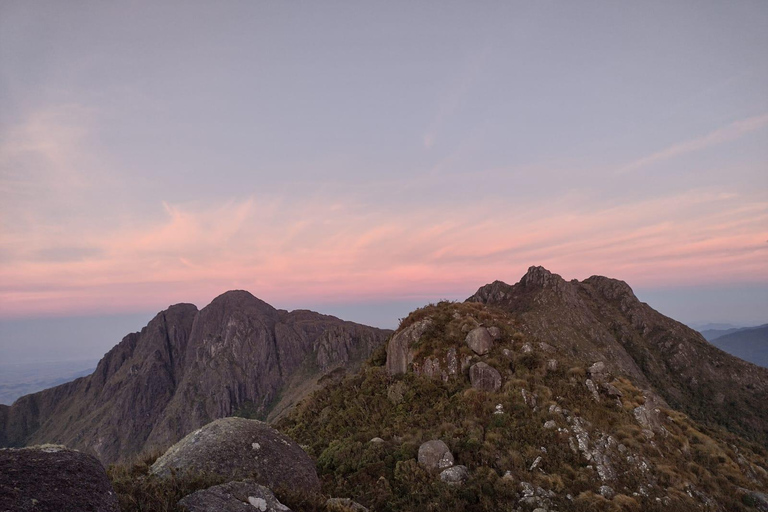 Piquete-MG/Marins Itaguaré Crossing: The most technical trekking in Brazil Piquete-MG/Travessia Marins Itaguaré: The most technical trekking in Brazil