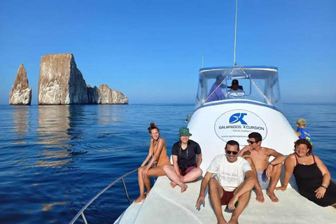 San Cristóbal: 360° Navigable Tour with Lunch & Snorkeling