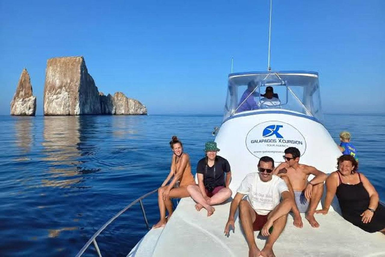 San Cristóbal: 360° Navigable Tour with Lunch & Snorkeling