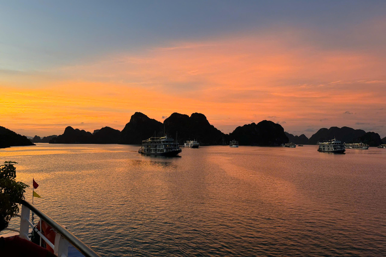 Hanoi: 3-Day Ha Long Bay 5-Star Cruise & Ninh Binh Day tour