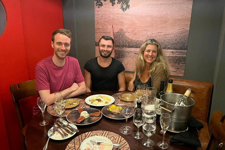 Rio: Jantar guiado em churrascaria com vinhos sul-americanosJantar privado com guia numa churrascaria + vinhos sul-americanos