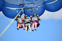 オハウ、Vicurik Parasailing - Housity