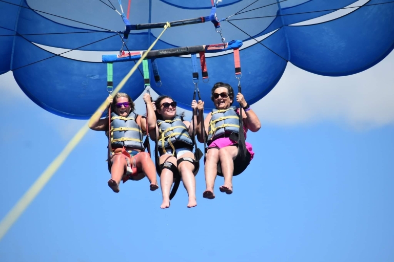 Oahu : Parachute ascensionnel à Waikiki800 Feet Waikiki Parasailing Experience (expérience de parachute ascensionnel à 800 pieds)