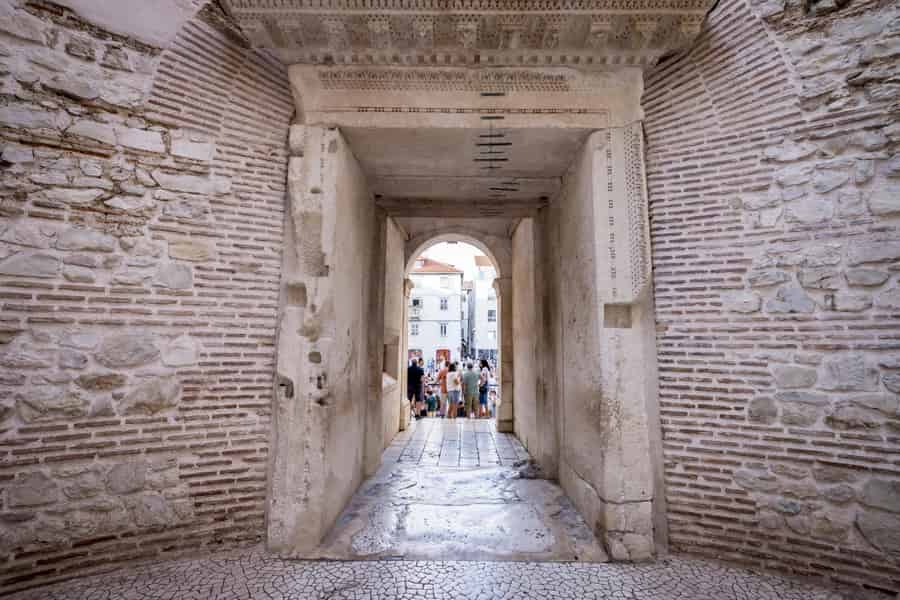 Split: Game of Thrones Tour mit Diokletians Palastkeller. Foto: GetYourGuide