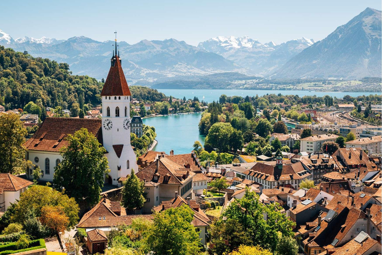 Visite privée en voiture de la capitale suisse, des châteaux et des lacs au départ de Lucerne