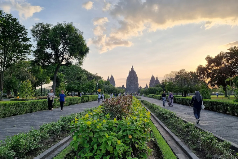 Yogyakarta: Transfer och rundtur i templen Borobudur och Prambanan