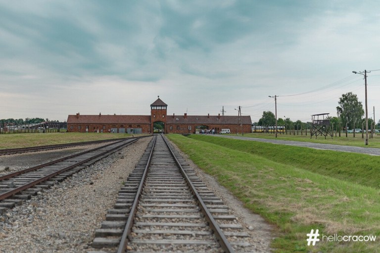 De Cracóvia: Auschwitz e Birkenau com guia de turismo e serviço de buscaTour em inglês a partir do ponto de encontro