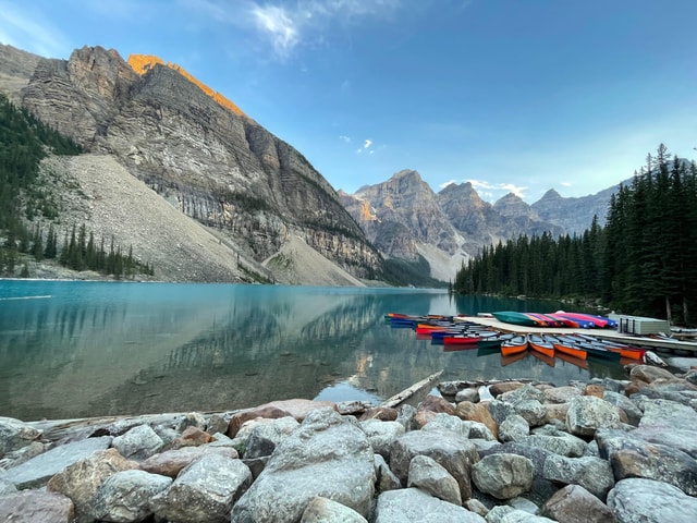 Lake Louise and Moraine Shuttle From Calgary, Canmore, Banff