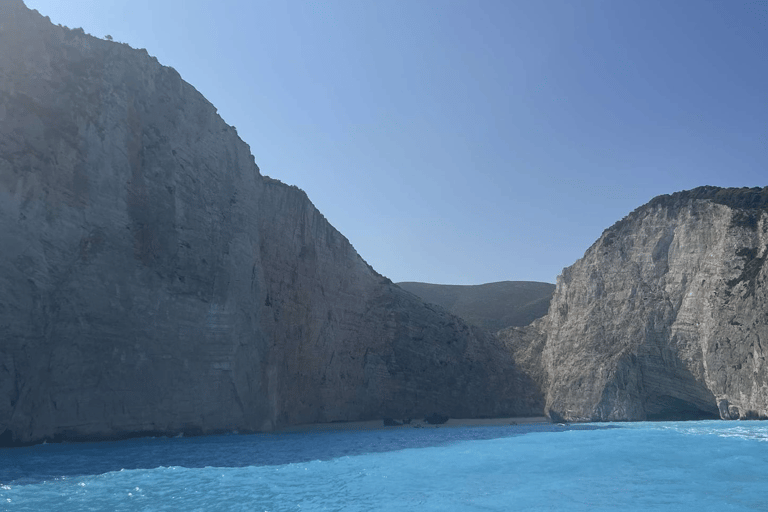 Zante: Crucero por la isla y las tortugas en EuroskyNaufragio Cuevas Azules e Isla de las Tortugas Cuevas Ceri