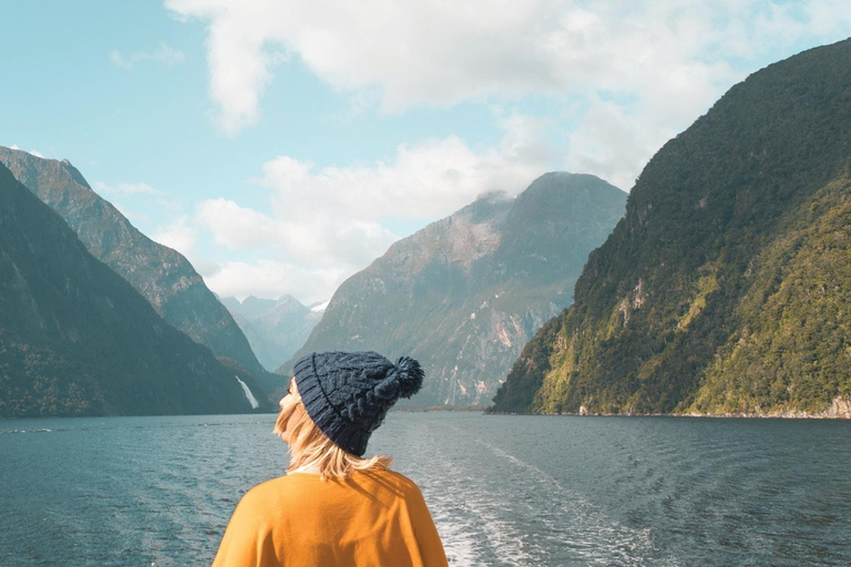 Queenstown: excursión de 1 día a Milford Sound con crucero y pícnicQueenstown: Milford Sound Day Trip with Cruise &amp; Flight