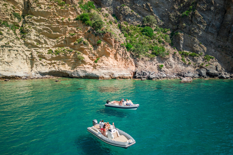 Ischia and Procida: tour in barca giornaliero da Napoli Ischia and Procida: private daily boat tour