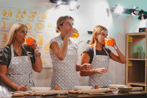 Rome: Traditional Pasta with Cocktails Drunken Cooking Class Group Class